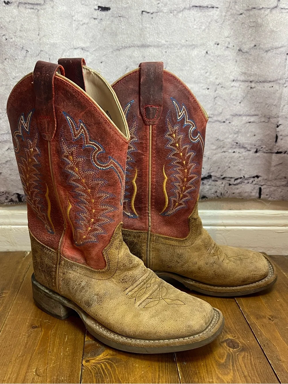 Old west BSC1959 kids size 13.5 D square toe cowboy boots tan and red